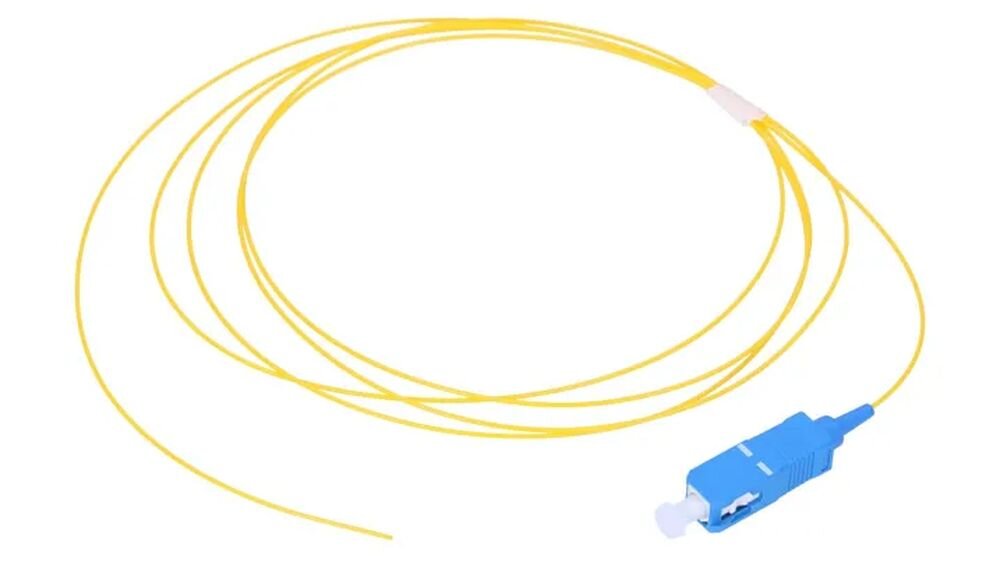 Kabel EXTRALINK Pigtaile - zwinięty kabel na białym tle