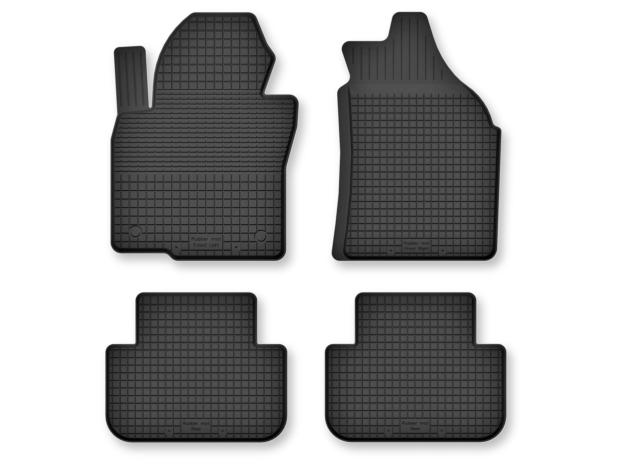 Na obrazie widoczne są cztery czarne gumowe dywaniki samochodowe o korytkowej strukturze. Na dwóch z nich znajduje się tekst: \'Rubber mat front left\' oraz \'Rubber mat front right\'.