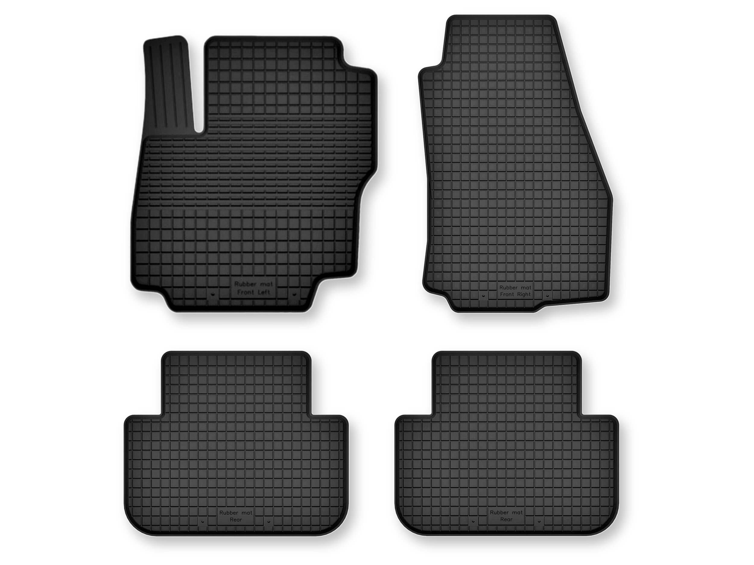 Na obrazie widoczne są cztery czarne gumowe dywaniki samochodowe o korytkowej strukturze. Na dwóch z nich widnieje tekst: \'Rubber mat Front Left\' oraz \'Rubber mat Front Right\'.