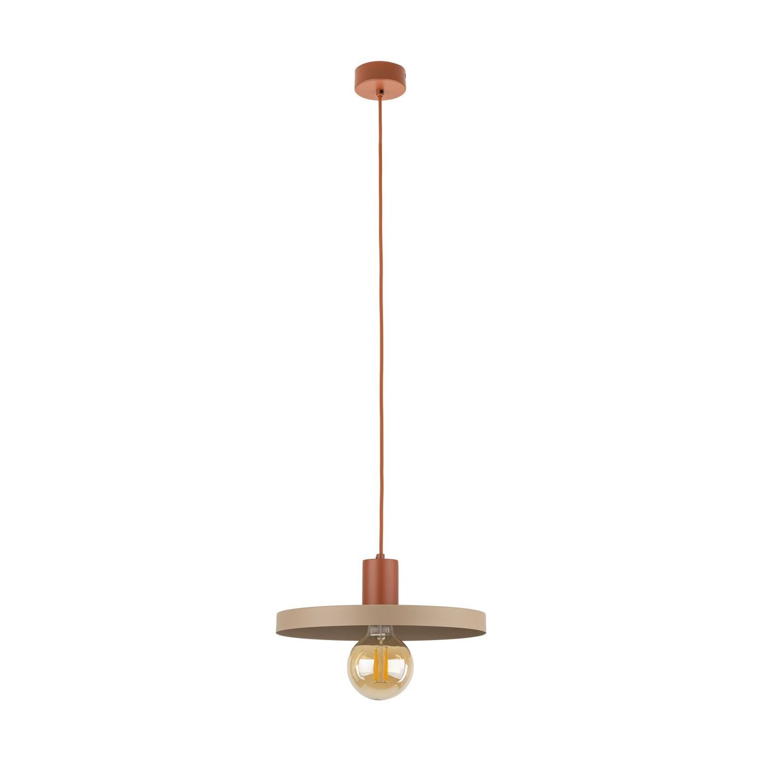 Lampa wisząca z metalowym kloszem w kolorze ceglastym, zawieszona na długim przewodzie. Pod kloszem widoczna jest żarówka E27.