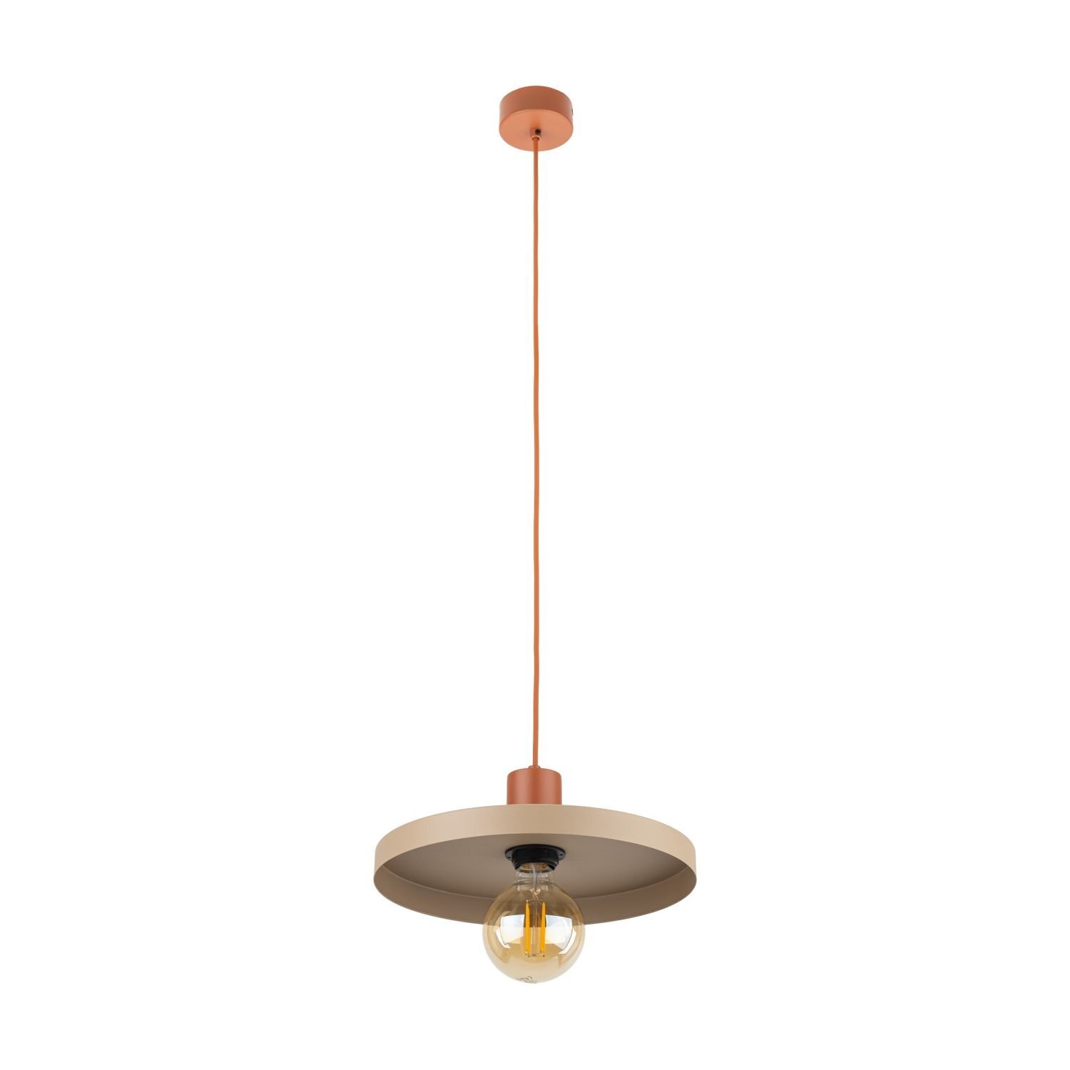 Lampa wisząca z metalowym kloszem w kolorze ceglastym, zawieszona na cienkim przewodzie. Pod kloszem widoczna jest żarówka E27.