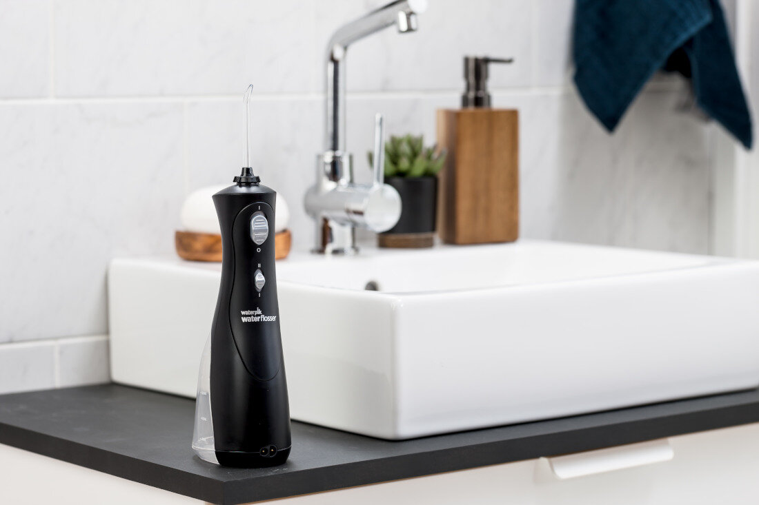 Irygator WATERPIK WP-462 aparaty ortodontyczne implanty korony mosty resztki jedzenia płytka nazębna czyszczenie