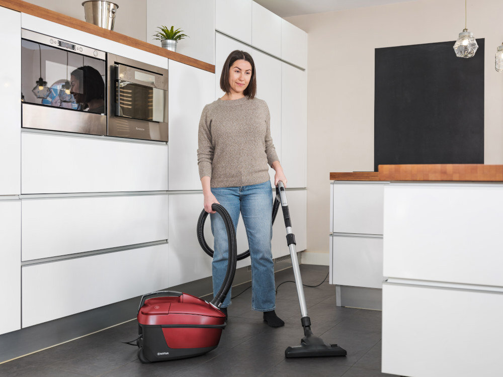 Odkurzacz NILFISK Elite RCL14E08A2 wysoka sila ssaca dokladny system filtracji przemyslana konstrukcja funkcje uzytkowanie uchwyt pilot wlaczanie wylaczanie