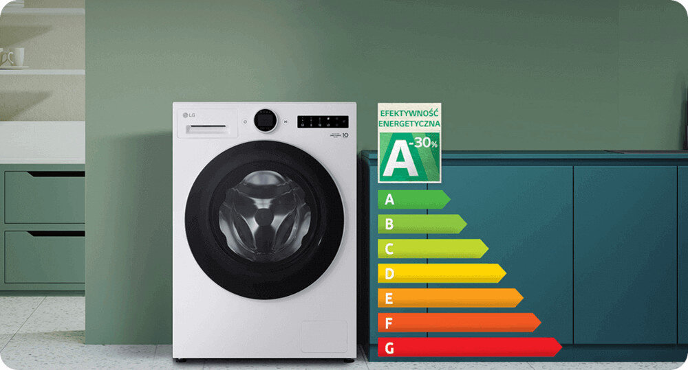 Na obrazie znajduje się biała pralka z widocznym logo LG oraz etykieta efektywności energetycznej z klasą A-30%. Pralka stoi obok zielonej szafki na tle zielonej ściany.