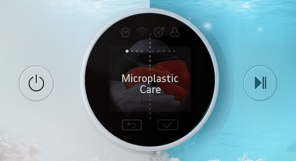 Obraz przedstawia okrągły wyświetlacz z napisem \'Microplastic Care\' oraz ikonami powyżej. Po bokach widoczne są przyciski z symbolami włączania i pauzy.