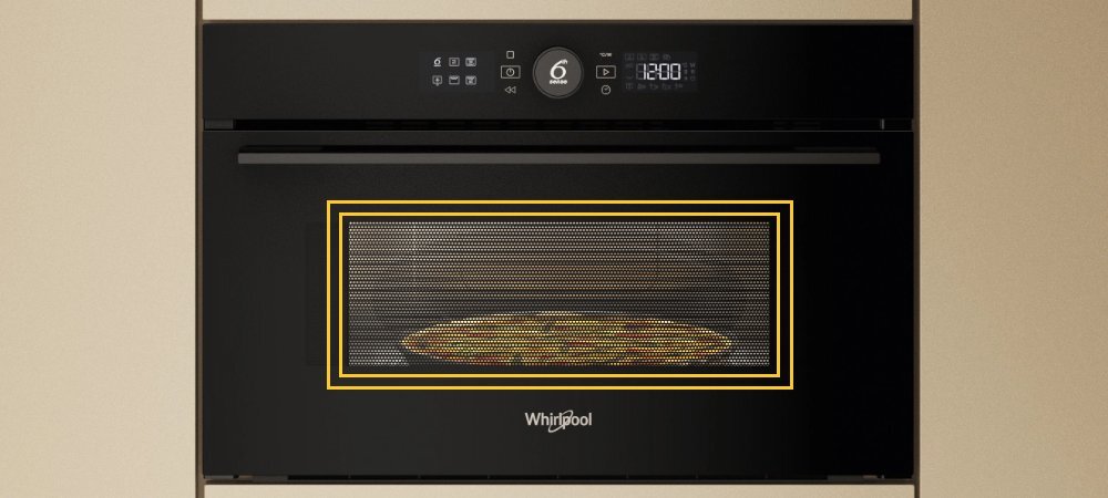 Czarna kuchenka mikrofalowa z widocznym logo Whirlpool na drzwiczkach. Na wyświetlaczu widoczny jest czas 12:00 oraz kilka ikon funkcji.