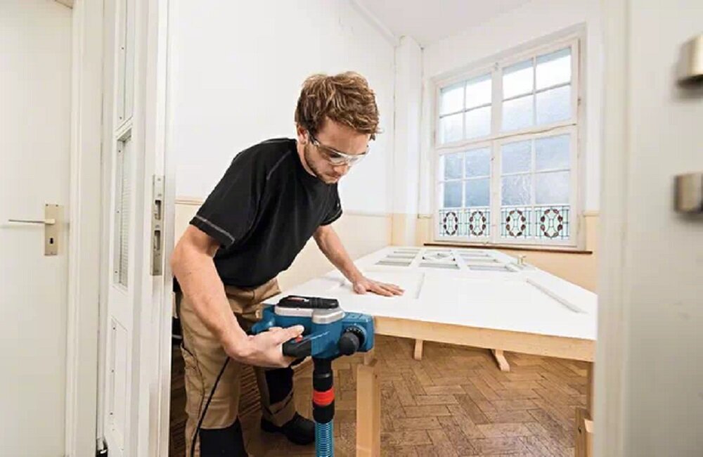 Strug BOSCH GHO 16 82 Stabilna równa podstawa aluminiowa