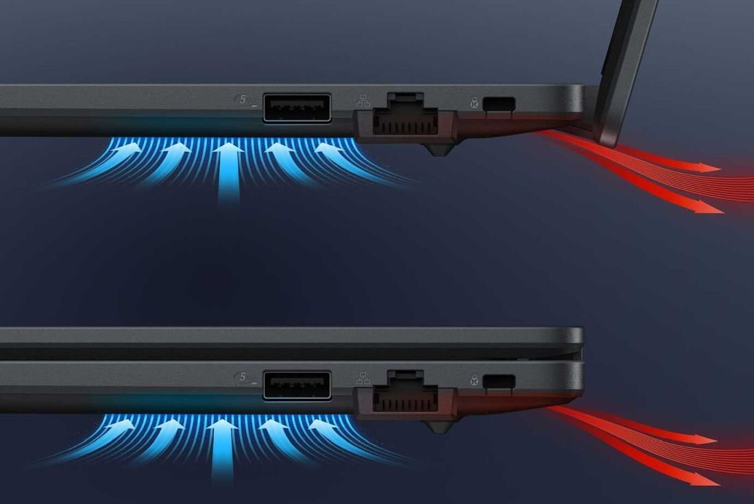 Obraz przedstawia dwa laptopy z widocznymi portami USB i Ethernet, z których wydobywają się niebieskie i czerwone strzałki symbolizujące przepływ powietrza. Strzałki wskazują na system chłodzenia urządzenia.