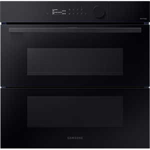 Piekarnik Samsung NV7B5765XAK na ilustracji Czarny piekarnik elektryczny z dwoma komorami i panelem sterowania z wyświetlaczem oraz pokrętłem. Na froncie widoczne jest logo \'Samsung\'.