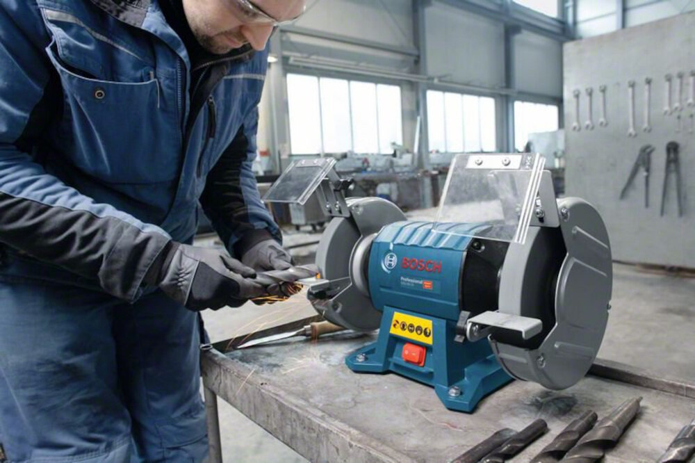 Szlifierka stołowa BOSCH GBG 60-20 silnik mocny indukcyjny o mocy 600 W maksymalna prędkośc obrotowa do 3600 obr/min zwarta odlewana obudowa z uszczelnionymi łożyskami kulkowymi