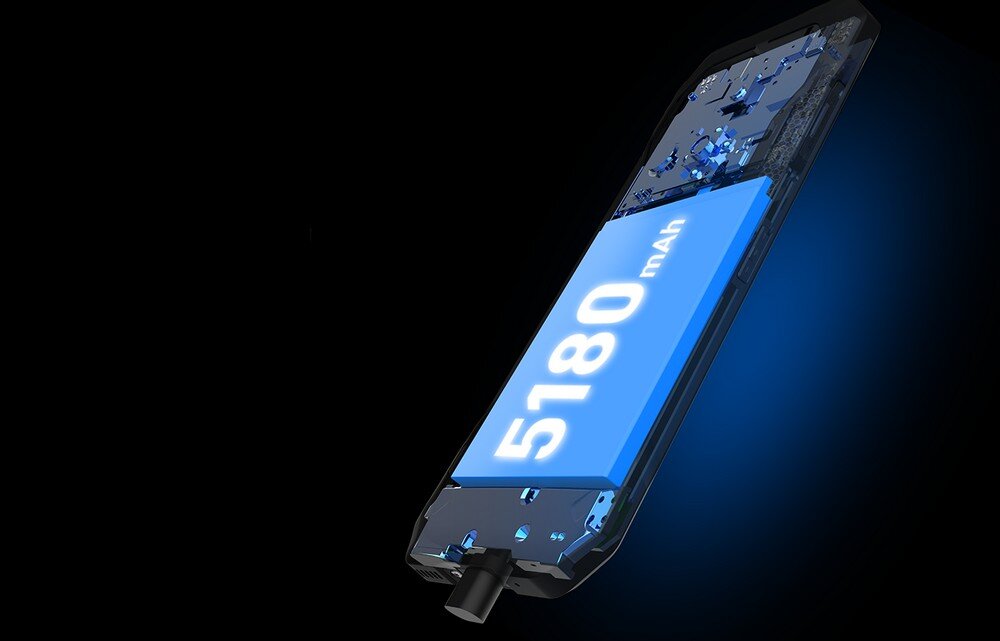 Obraz przedstawia wnętrze smartfona z widoczną dużą baterią oznaczoną napisem \'5180 mAh\'.