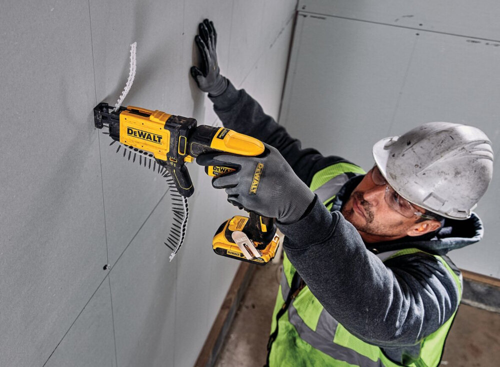 Wkrętarka DEWALT DCF620D2K szybkozaciskowy uchwyt sześciokątny wbudowana lampka LED szybko zwalniający magazynek akceptuje wkręty na taśmach