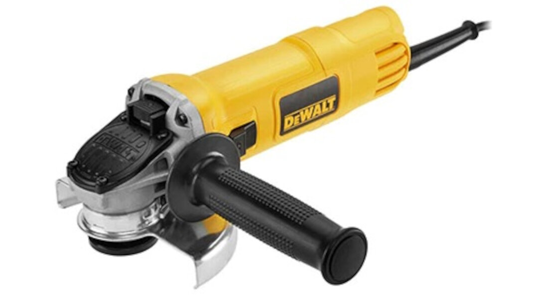 Szlifierka katowa DEWALT DWE4157-QS komfortowe uzytkowanie udogodnienia wyposazenie maly ergonomiczny obwod korpusu bezpieczna praca zabezpieczenia