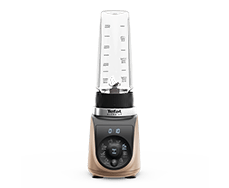 Na obrazie widoczny jest blender z przezroczystym pojemnikiem na górze i ciemną podstawą z przyciskami. Na podstawie znajduje się logo \'Tefal\'.