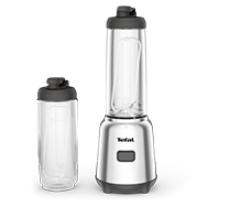 Na obrazie widoczny jest blender z przezroczystym pojemnikiem oraz dodatkowy pojemnik, oba z czarnymi pokrywkami. Na obudowie blendera znajduje się logo \'Tefal\'.
