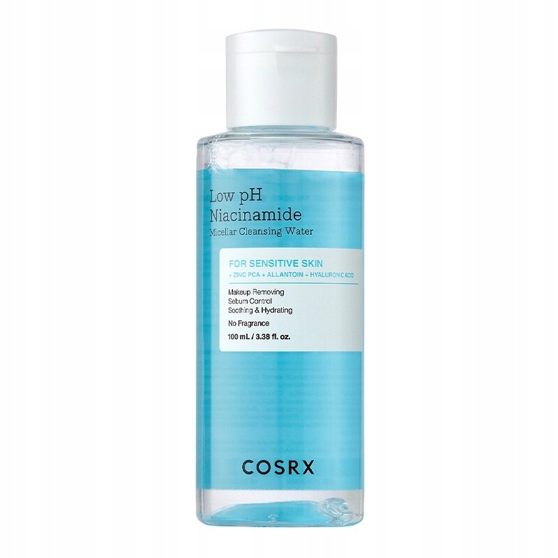 Butelka z przezroczystego plastiku zawiera niebieski płyn micelarny z etykietą \'Low pH Niacinamide Micellar Cleansing Water\'. Na etykiecie widnieje również napis \'COSRX\' oraz informacje o składnikach i przeznaczeniu dla skóry wrażliwej.