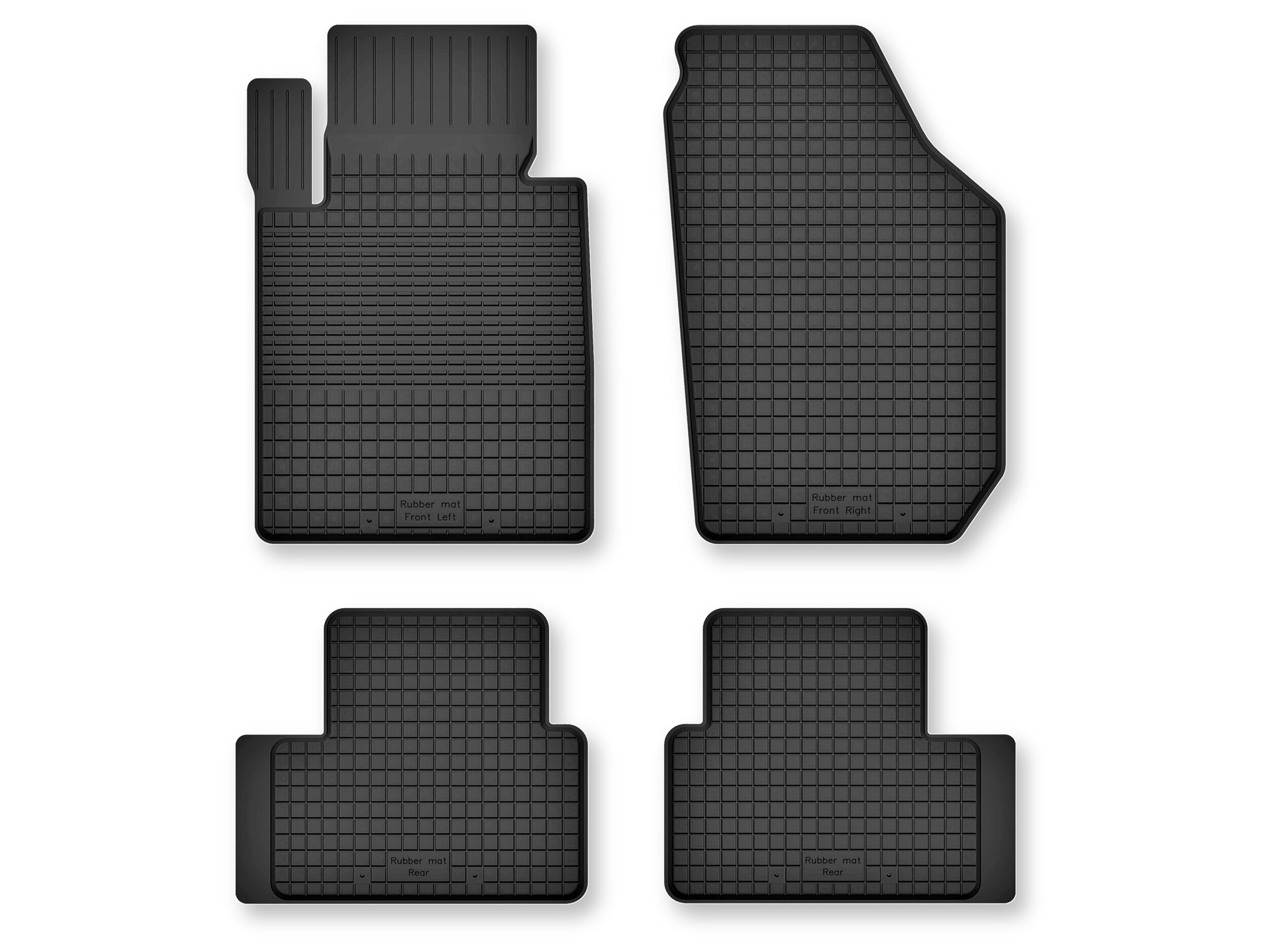 Na obrazie widoczne są cztery czarne gumowe dywaniki samochodowe o korytkowej strukturze. Na dwóch z nich widoczny jest tekst: \'Rubber mat Exact fit\'.