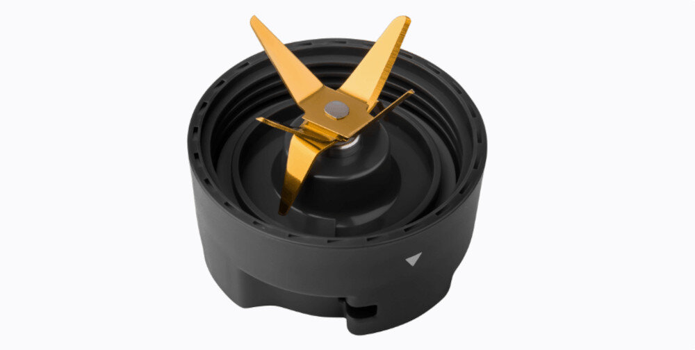 Blender kielichowy SENCOR SBL 7077CH zdjęcie lifestyle Sześć mocnych ostrzy 6 ostrzy ze stali nierdzewnej z tytanową powłoką