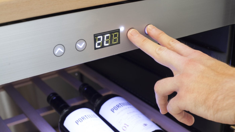 Chłodziarka Do Wina CASO GERMANY WineSafe 18 EB - Regulacja Temperatury