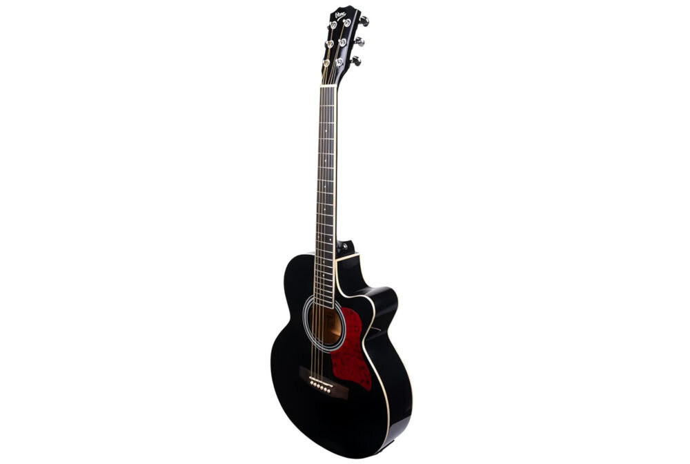 Czarna gitara elektroakustyczna z wycięciem w korpusie i sześcioma strunami. Na główce widoczne jest logo producenta.
