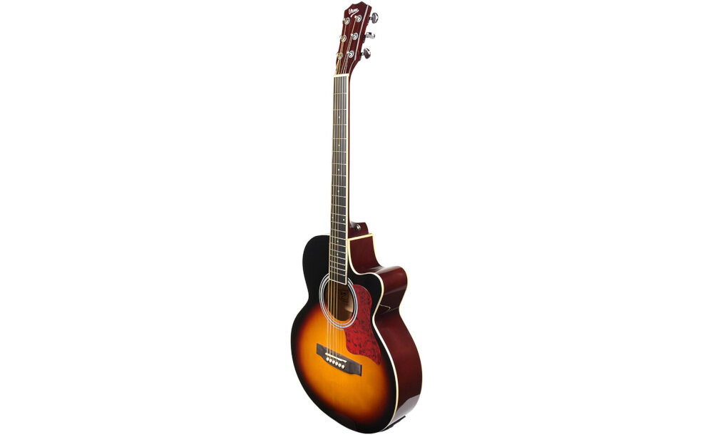 Gitara elektroakustyczna z wykończeniem sunburst, posiada sześć strun i wycięcie w korpusie. Widoczne są metalowe klucze do strojenia na główce.