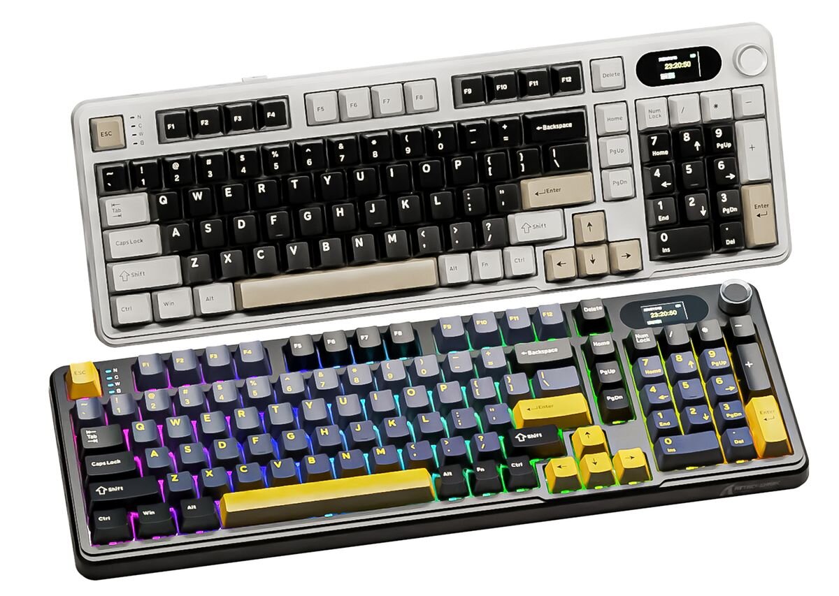 Na obrazie widoczne są dwie klawiatury mechaniczne, jedna w kolorze biało-czarnym, a druga z kolorowymi klawiszami i podświetleniem RGB. Obie klawiatury mają wyświetlacze z napisem \'22:39:09\'.