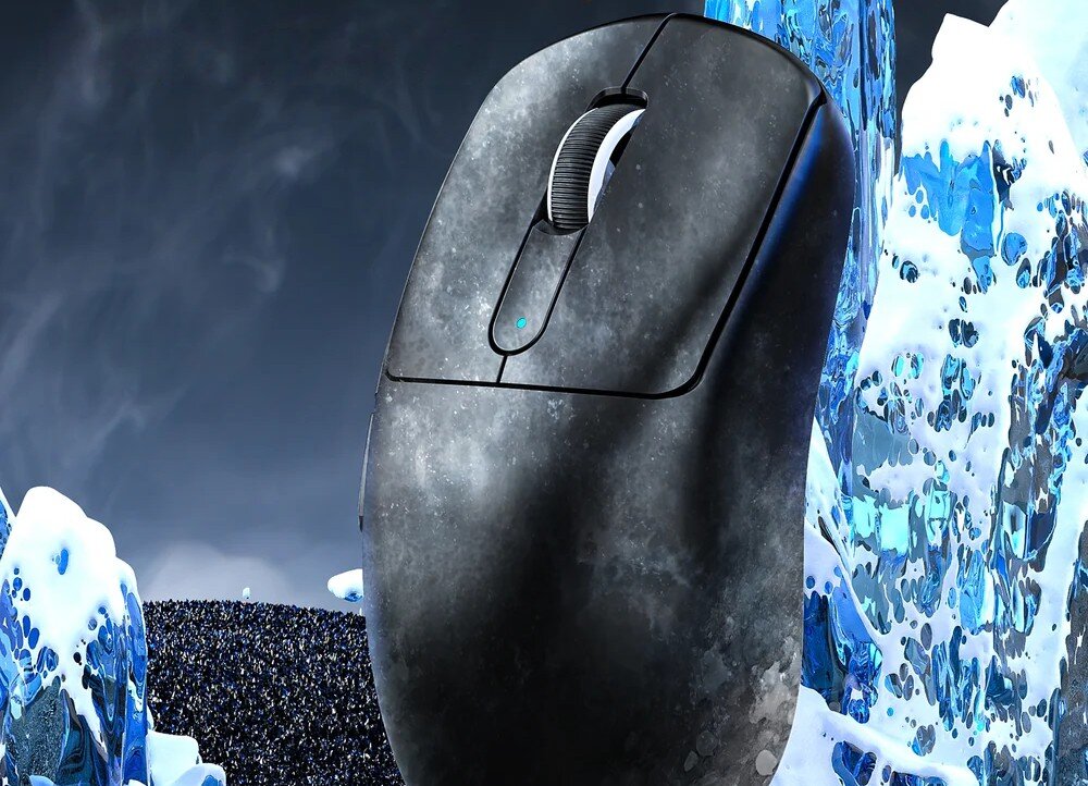 Mysz ATTACK SHARK V5 Mysz komputerowa ukazana z góry na tle brył lodu oraz zamarzniętych elementów