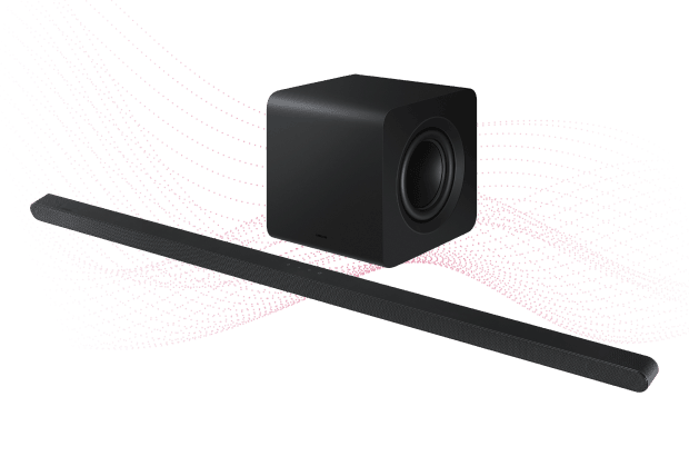 Na obrazie widoczny jest czarny soundbar oraz bezprzewodowy subwoofer. W tle znajdują się delikatne, różowe linie tworzące wzór falisty.