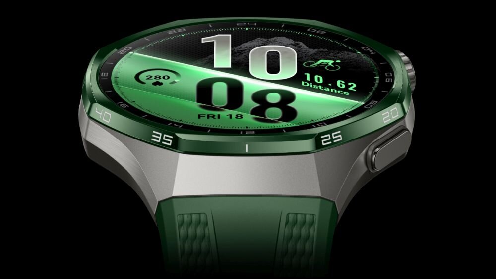 Smartwatch z okrągłym wyświetlaczem, na którym widoczny jest czas 10:08 oraz data FRI 18. Obudowa zegarka jest w kolorze zielonym z oznaczeniami liczbowymi na ramce.
