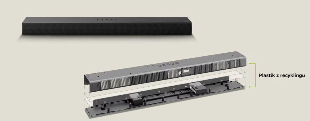 Na obrazie widoczny jest czarny soundbar oraz jego rozłożony na części schemat z podpisem \'Plastik z recyklingu\'.