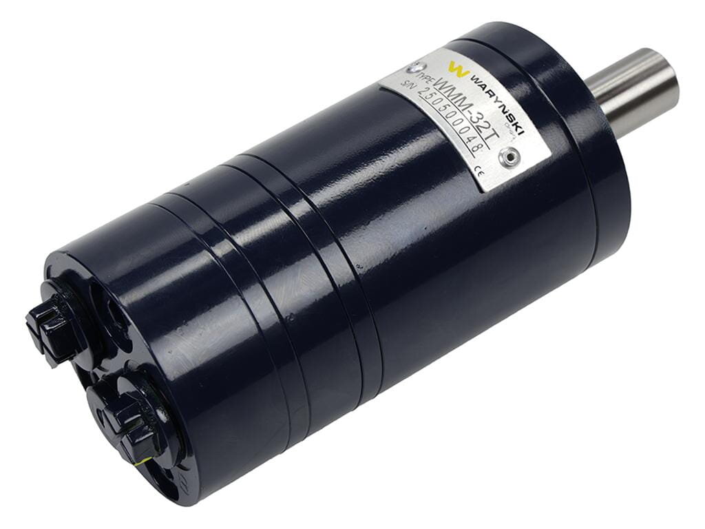 Ciemny, cylindryczny silnik hydrauliczny z metalową etykietą zawierającą tekst: \'Waryński WMM 32 T SN: 150100048\'.