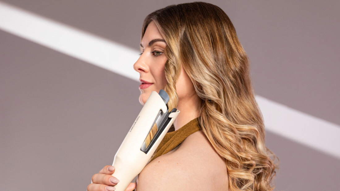 Lokówka automatyczna CECOTEC SurfCare Magic Waves Plasma 32 mm zdjęcie lifestyle Gładkie włosy bez puszenia Technologia Plasma Anti-Frizz 