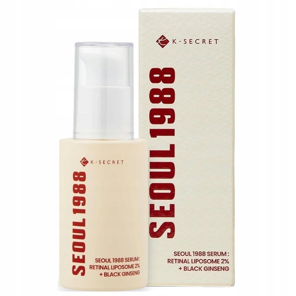 Na obrazie widoczna jest butelka z pompką oraz pudełko produktu kosmetycznego z napisem \'K-SECRET\' i \'SEOUL 1988\'. Na butelce znajduje się tekst: \'SEOUL 1988 SERUM: RETINAL LIPOSOME 2% + BLACK GINSENG\'.