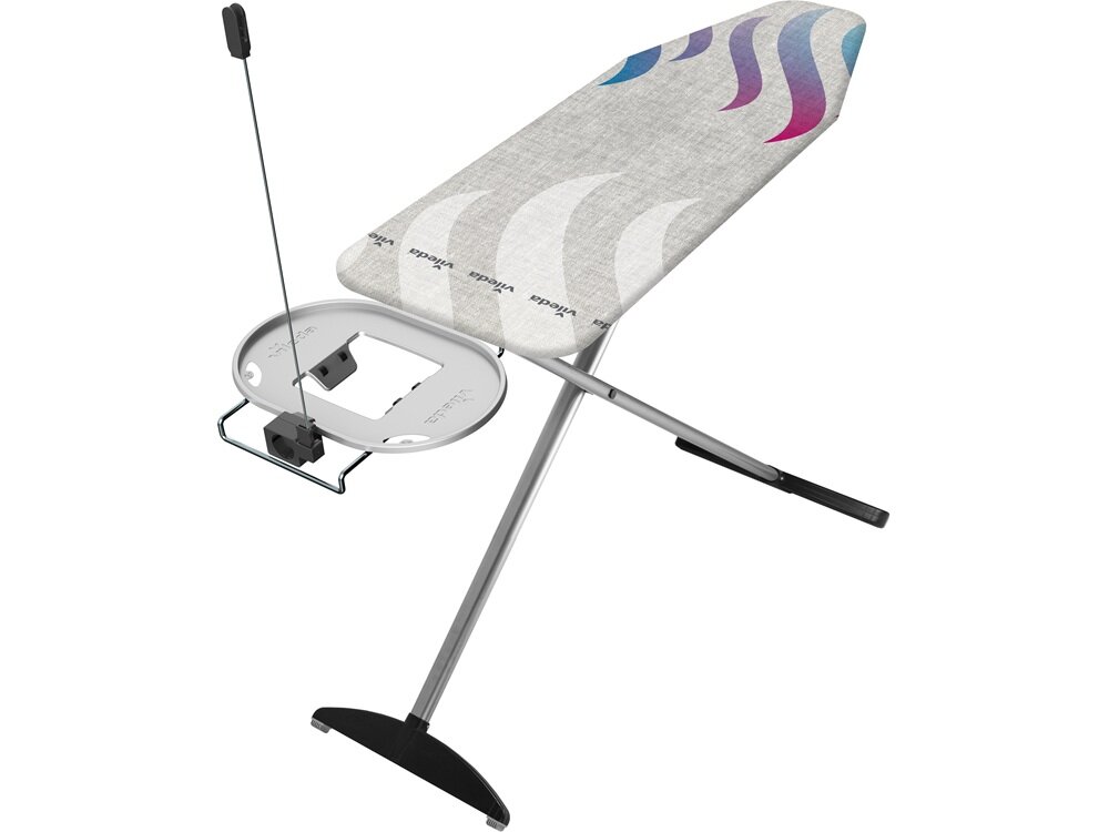 Deska do prasowania z szarym pokrowcem ozdobionym kolorowymi wzorami i napisem \'Vileda\'. Posiada metalową konstrukcję z miejscem na żelazko i uchwytem na przewód.
