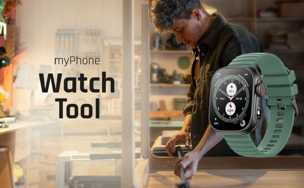 Na obrazie widoczny jest mężczyzna pracujący w warsztacie oraz smartwatch z zielonym paskiem. Obok znajduje się napis \'myPhone Watch Tool\'.