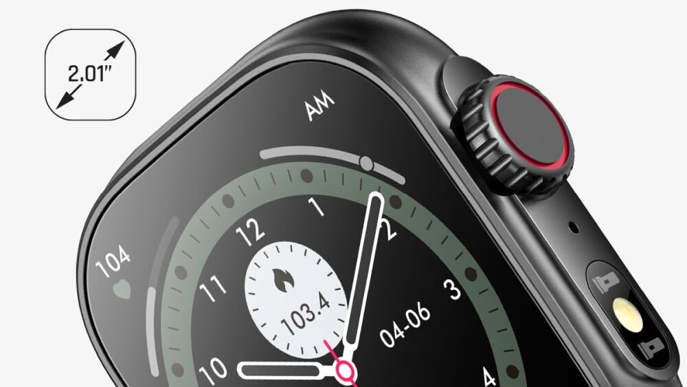 Zbliżenie na czarny smartwatch z okrągłym przyciskiem z czerwonym akcentem, wyświetlający tarczę zegarka z cyfrowym wskaźnikiem i napis \'2.01\