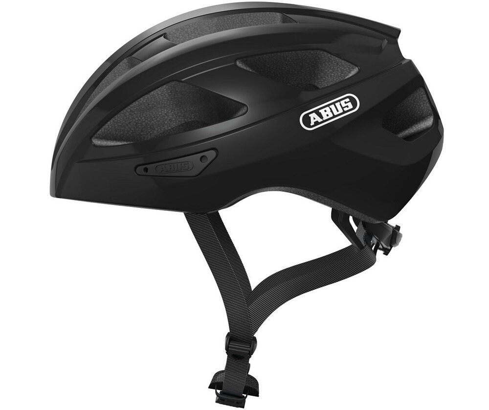 Czarny kask rowerowy z logo \'ABUS\' na boku, posiada otwory wentylacyjne i regulowane paski z zapięciem.