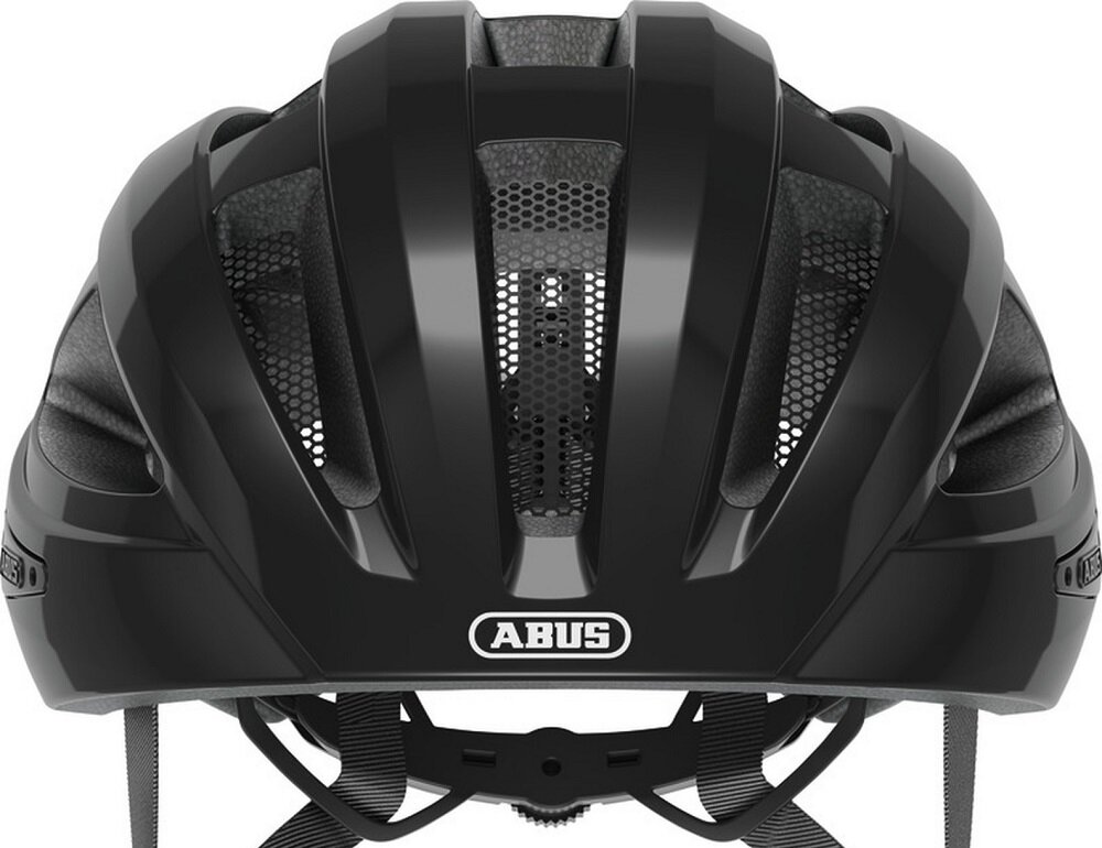Czarny kask rowerowy z widocznymi otworami wentylacyjnymi i logo \'ABUS\' na przodzie.