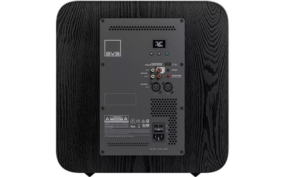 SVS SB-3000 R Evolution 17-230 Hz Trigger Input USB-A XLR RCA automatyczne włączanie stopy elastomerowe, urządzenie na białym tle