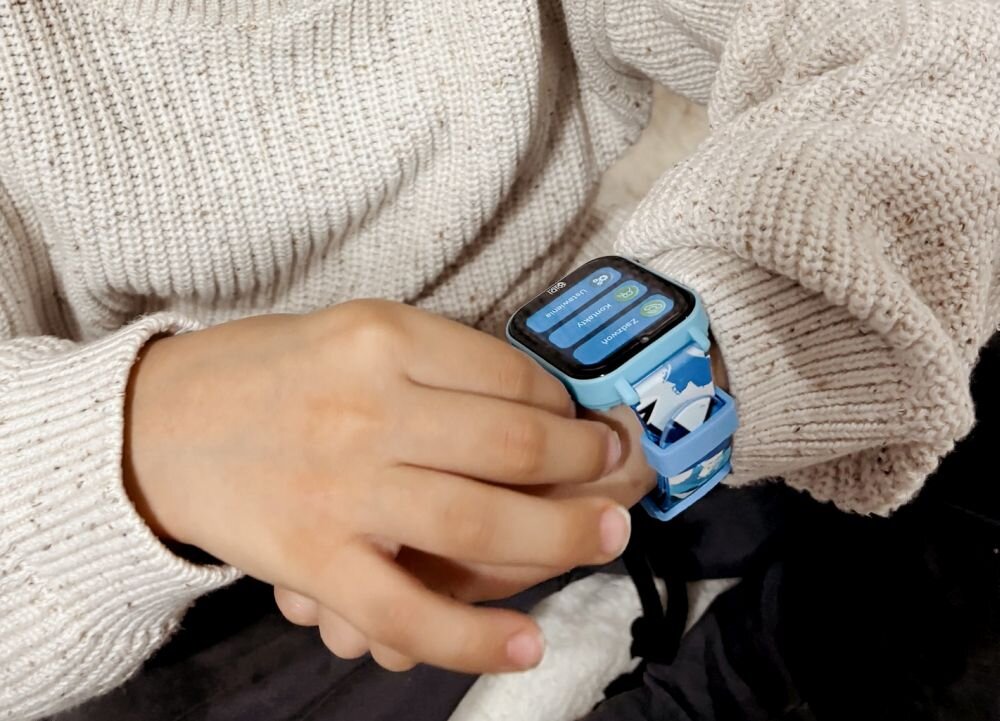 KiDiZ Watch Premium smartwatch dla dzieci przycisk SOS bezpieczne kontakty zdalny nasłuch