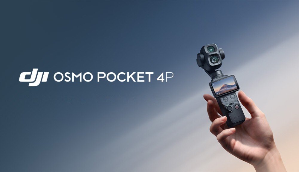 Kamera sportowa DJI Osmo Pocket 4P Dłoń trzymająca małą kamerę z gimbalem i ekranem na tle nieba, z logo marki oraz napisem z nazwą serii po lewej stronie