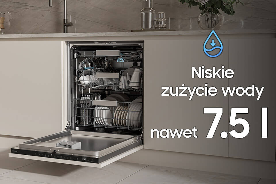 zmywarka ogranicza zużycie wody Otwarta zmywarka z widocznymi naczyniami w środku. Obok znajduje się tekst: \'Niskie zużycie wody nawet 7.5 l\'.