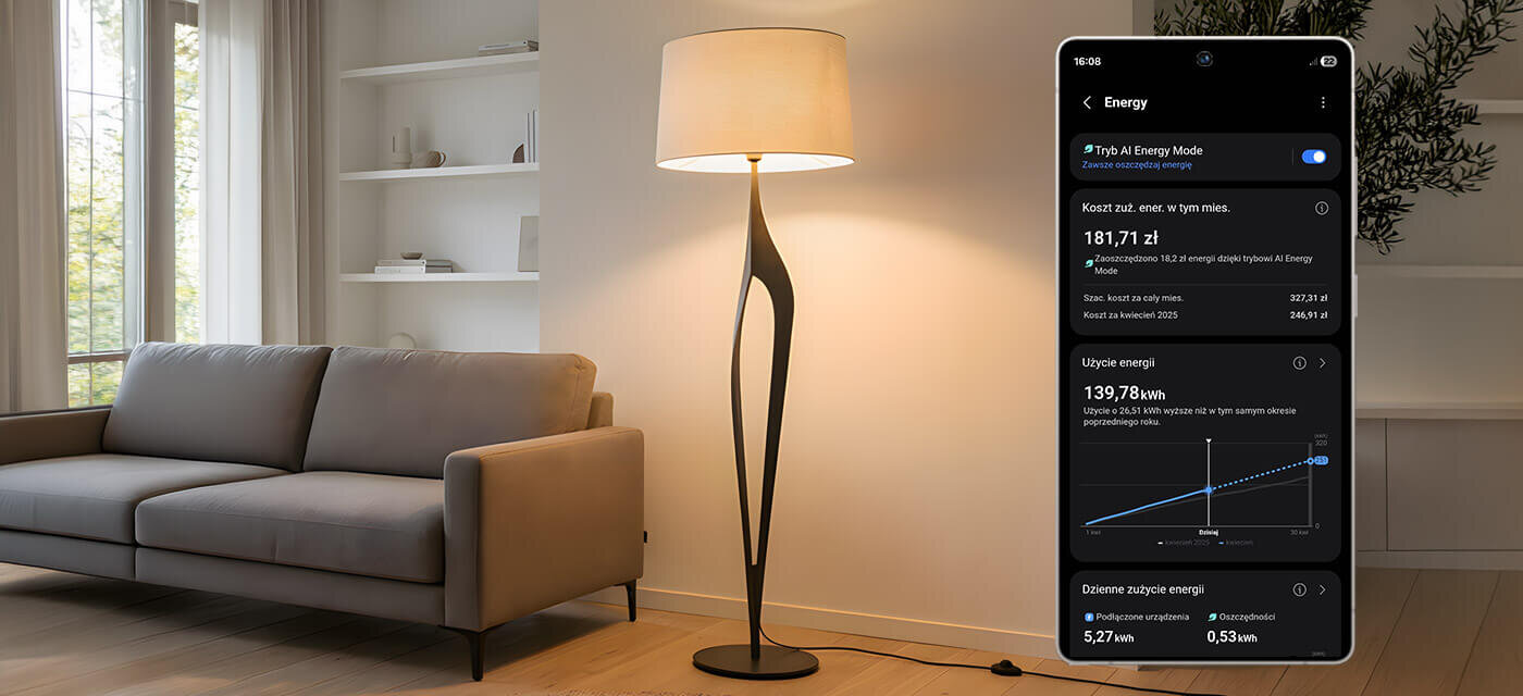 Monitorowanie energii Wnętrze pokoju z sofą i stojącą lampą, obok której widoczny jest ekran smartfona z aplikacją pokazującą zużycie energii. Na ekranie widoczny jest tekst: \'Tryb AI Energy Mode\', \'Koszt zużycia energii w tym miesiącu: 181,71 zł\', \'Użycie energii: 139,78 kWh\'.