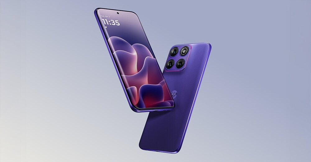 Na obrazie widoczny jest smartfon w kolorze granatowo-szarym z wyświetlaczem pokazującym godzinę 11:35. Tył urządzenia ma cztery aparaty umieszczone w kwadratowej ramce.