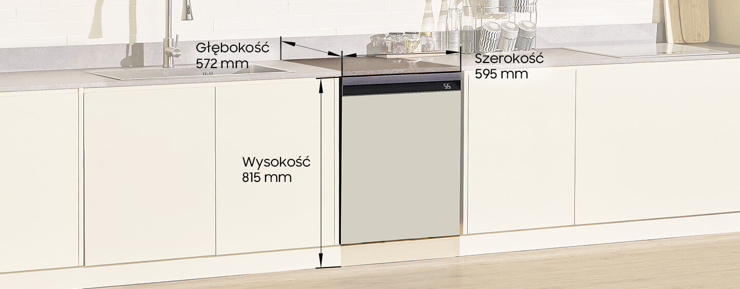 Zmywarka dostępna w Media Expert - wymiary Zmywarka w zabudowie kuchennej z oznaczeniami wymiarów: głębokość 572 mm, szerokość 595 mm, wysokość 815 mm. Na blacie znajdują się naczynia i zlew.