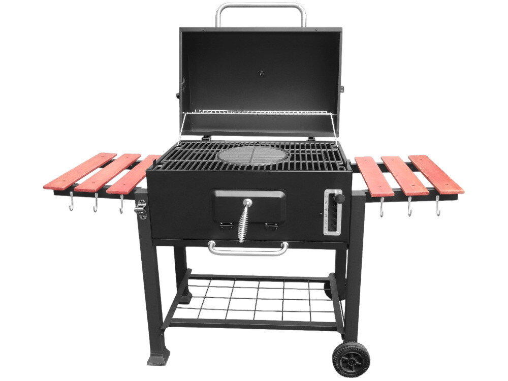 Grill węglowy z otwartą pokrywą, żeliwnym rusztem i bocznymi półkami z drewna. Posiada kółka, termometr oraz regulację wysokości.
