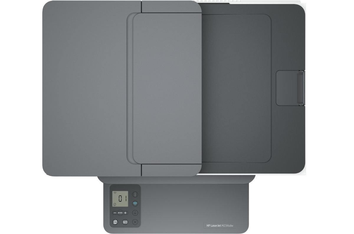 Widok z góry na urządzenie wielofunkcyjne w kolorze szarym z panelem sterowania i wyświetlaczem LCD. Na panelu widoczne są przyciski oraz napis \'HP LaserJet M234sdw\'.