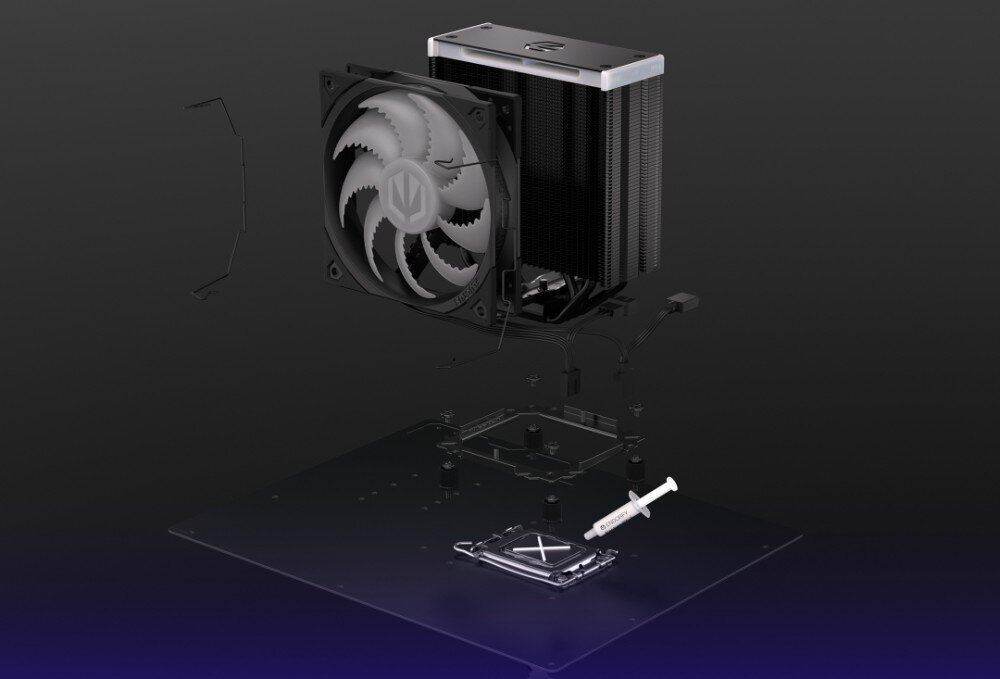 Obraz przedstawia rozłożony na części zestaw chłodzenia CPU z widocznym wentylatorem, radiatorem i strzykawką z pastą termoprzewodzącą. Tło jest ciemne, a elementy są zawieszone w przestrzeni nad płytą montażową.