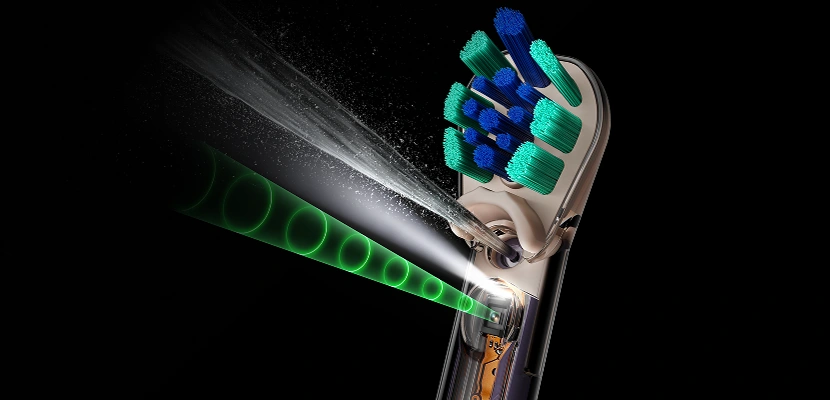 Zielono-niebieska końcówka Dyson Regular z włączoną funkcją irygacji i kamerą