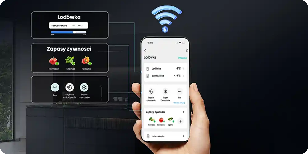 Osoba trzyma smartfon z aplikacją do zarządzania lodówką, na ekranie widoczne są opcje takie jak temperatura lodówki i zamrażarki oraz zapasy żywności. W tle znajduje się kuchnia z ciemnymi meblami, a nad telefonem widoczna jest ikona sygnału Wi-Fi.